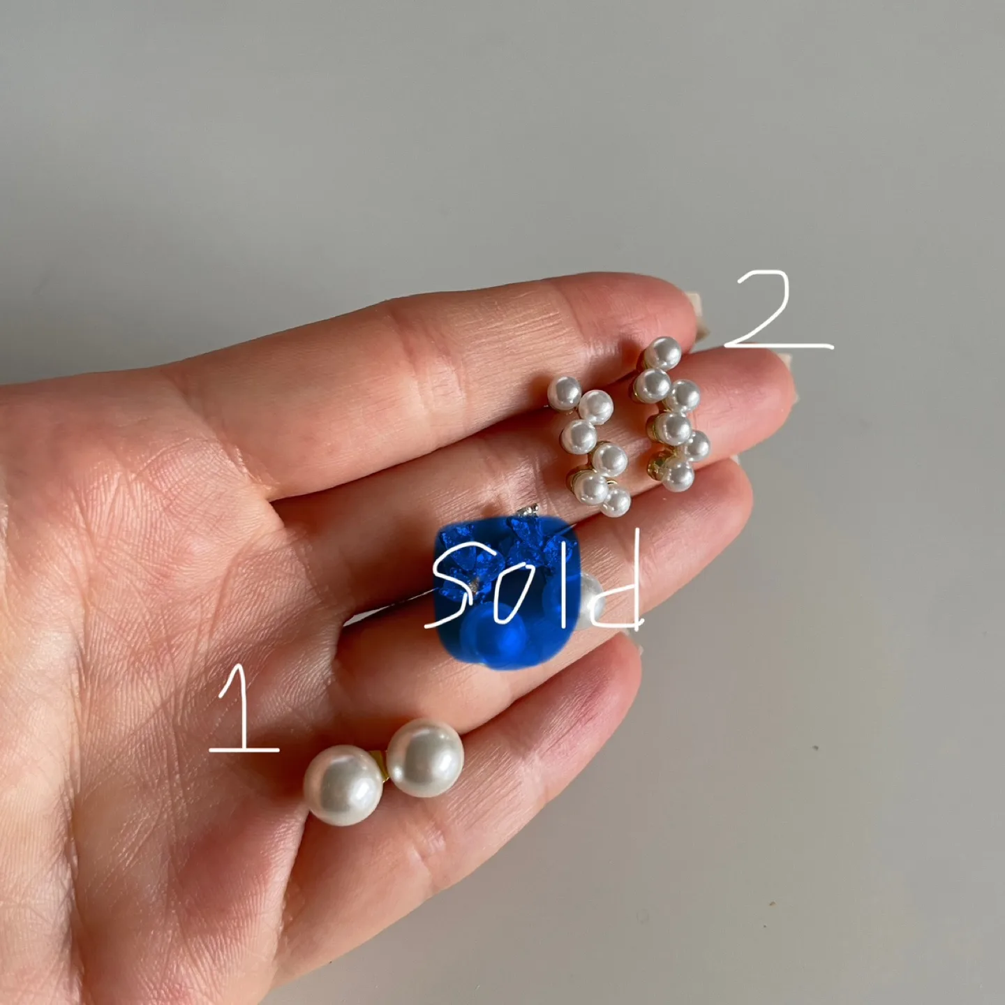 Pearl stud earrings for sell $4〜 thumbnail