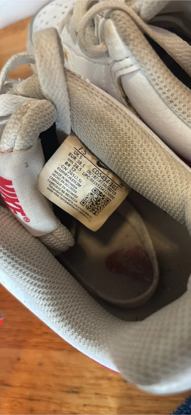 Nike size 7.5 white and red image indicator(4)