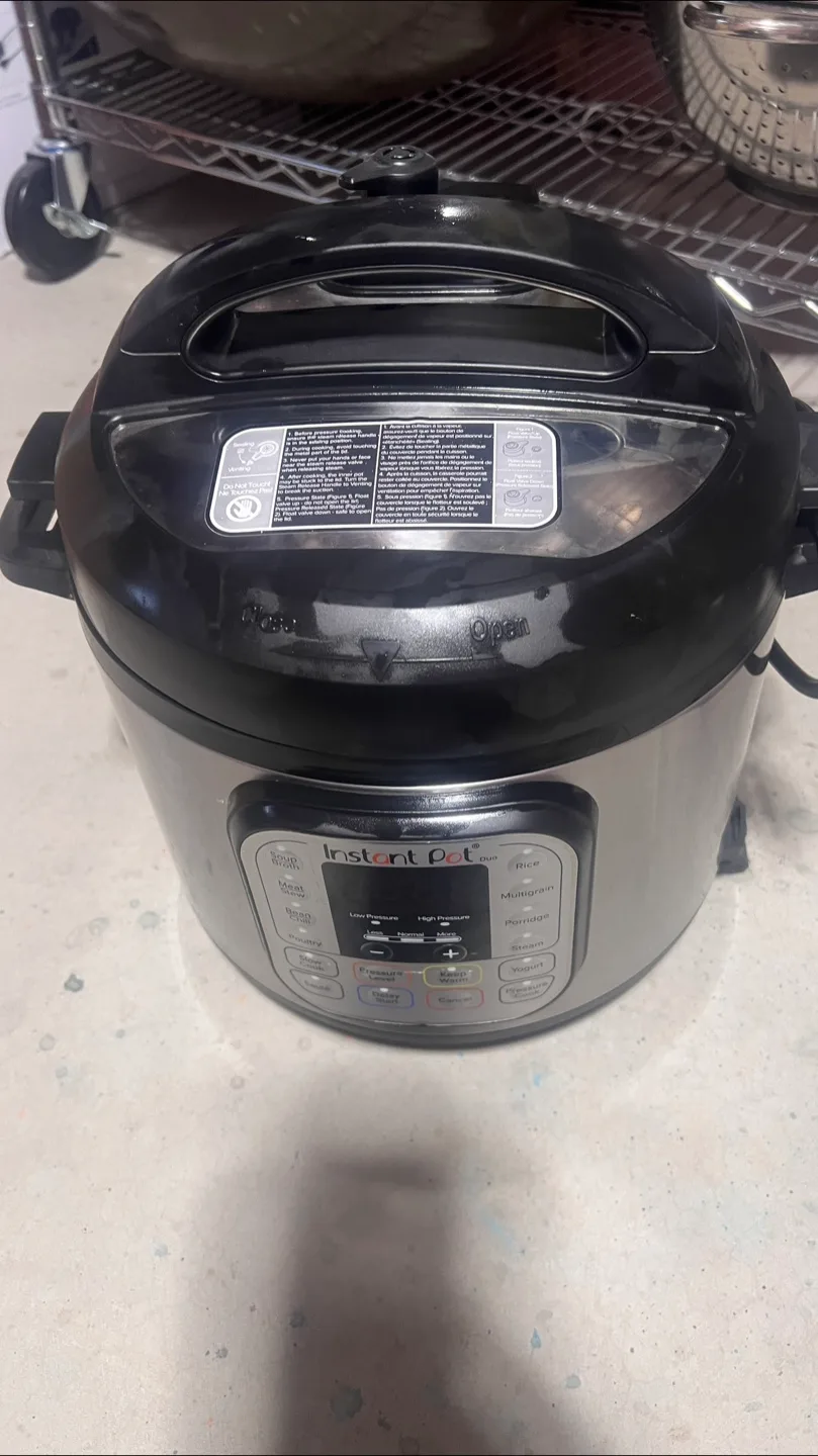 Instant Pot Duo Pressure Cooker 6 Quart thumbnail