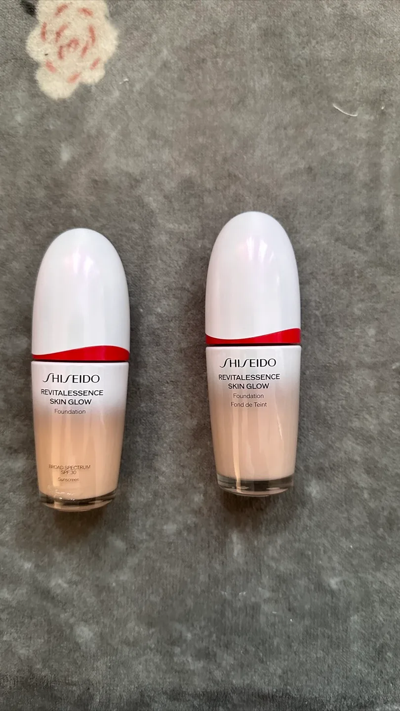 Shiseido Revitalessence Skin Glow Foundation thumbnail