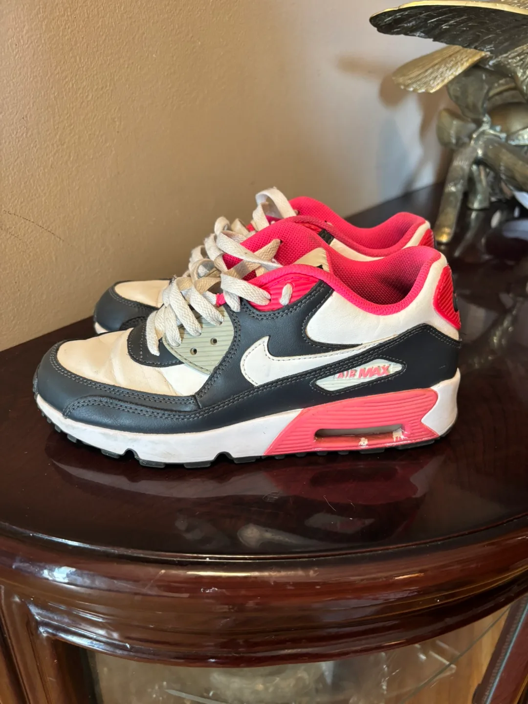Nikes size 6.5y women’s 8 thumbnail