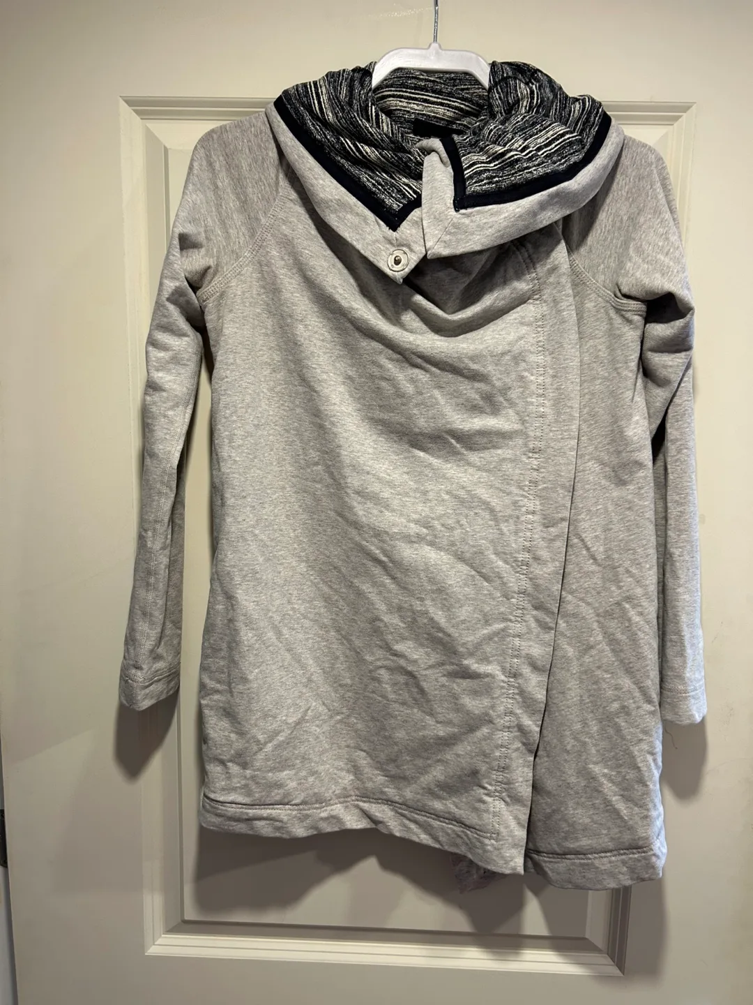 Lululemon Wrap Jacket - Size 6 thumbnail