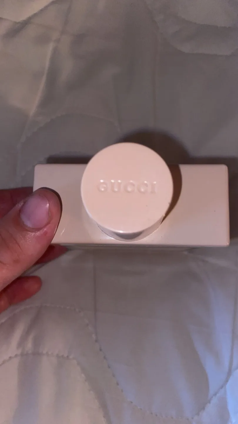 Gucci Bloom Eau de Parfum 3.3 FL OZ (i need this gone) image indicator(10)