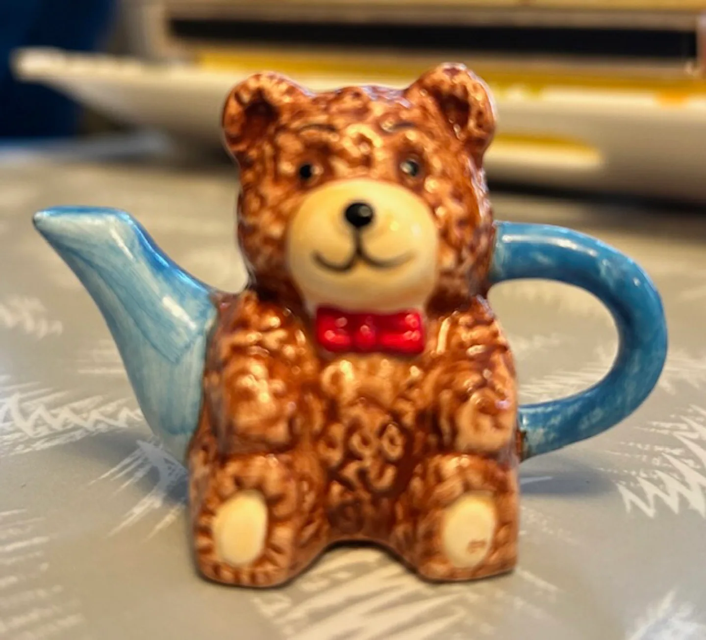 🤩 Red Rose Teddy Bear Teapot Figurine thumbnail