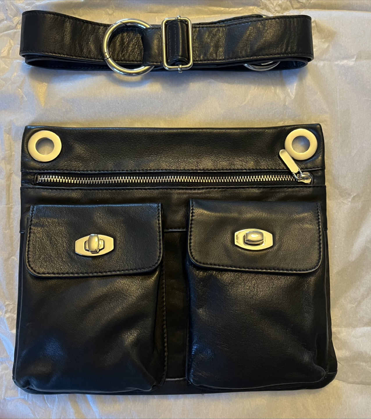 Danier Leather Village Bag - 6 Pocket Messenger - photo 2