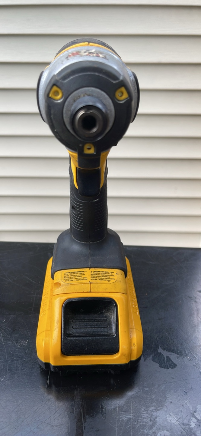 DeWalt 20v Max driver + battery - photo 2