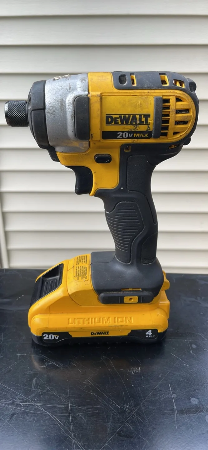 DeWalt 20v Max driver + battery thumbnail