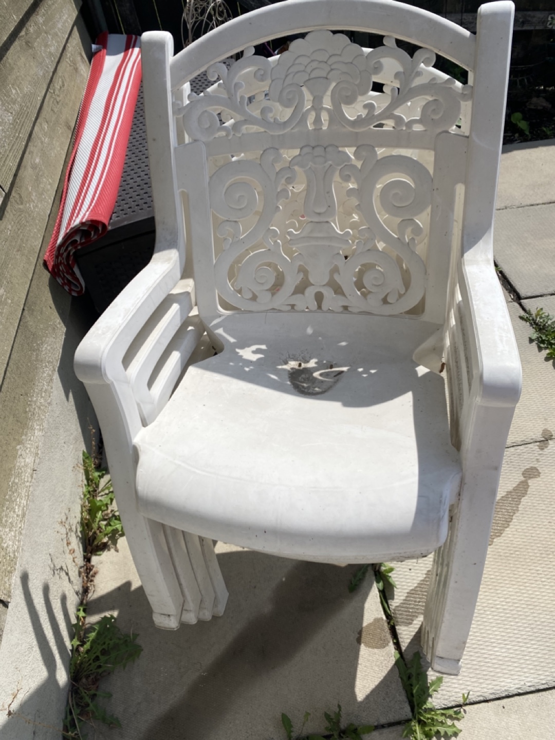 White Plastic Outdoor Chair - photo 2