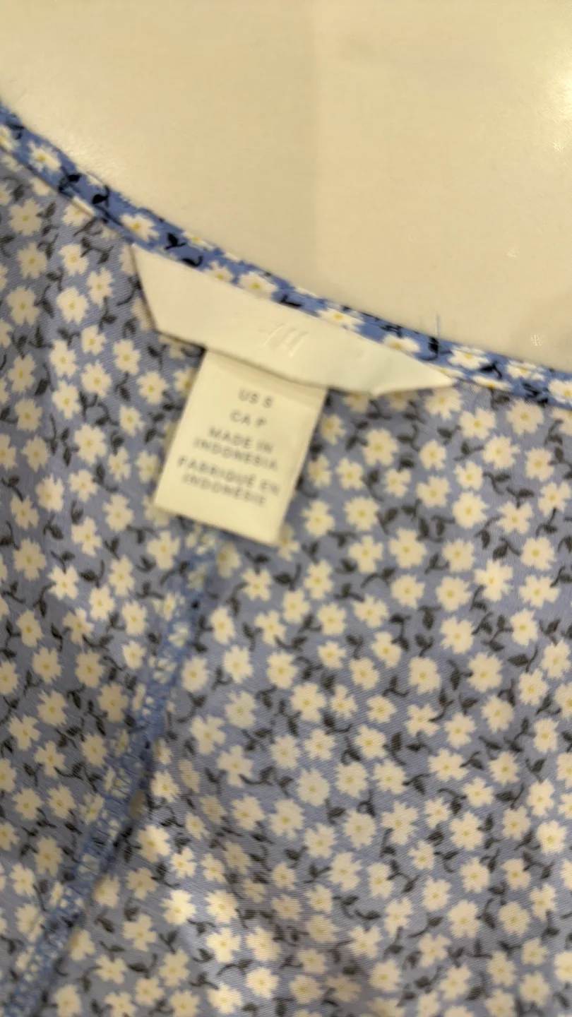 H&M Floral Blouse - Size S image indicator(2)