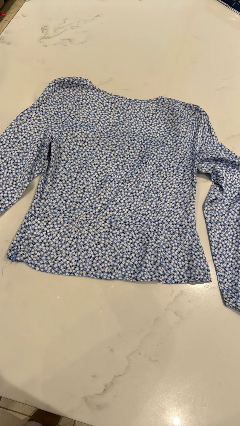 H&M Floral Blouse - Size S image indicator(5)
