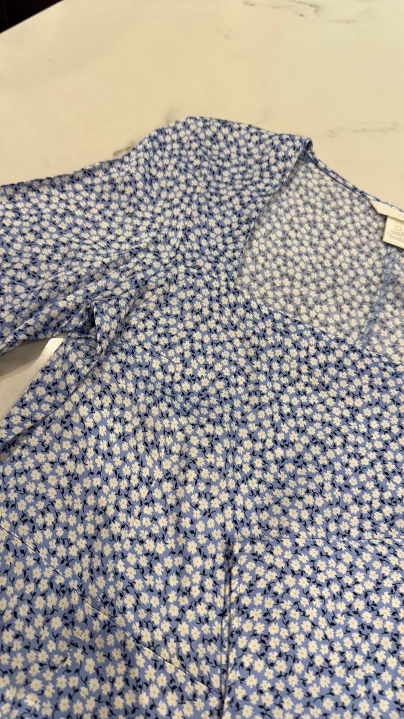 H&M Floral Blouse - Size S image indicator(3)