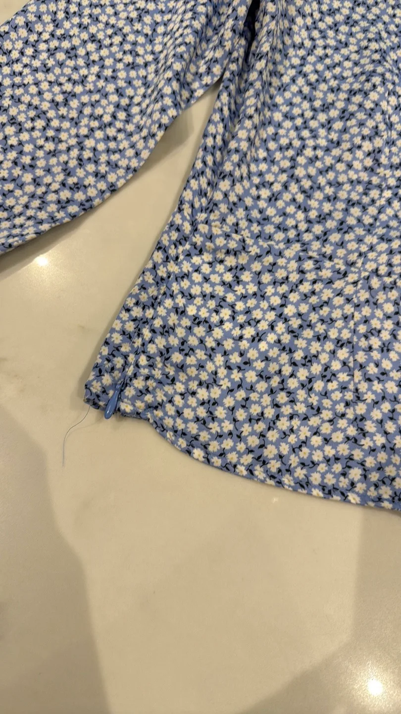 H&M Floral Blouse - Size S image indicator(6)