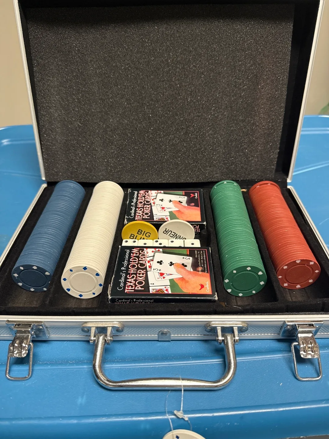 Cardinal's Texas Hold'Em Poker Set thumbnail