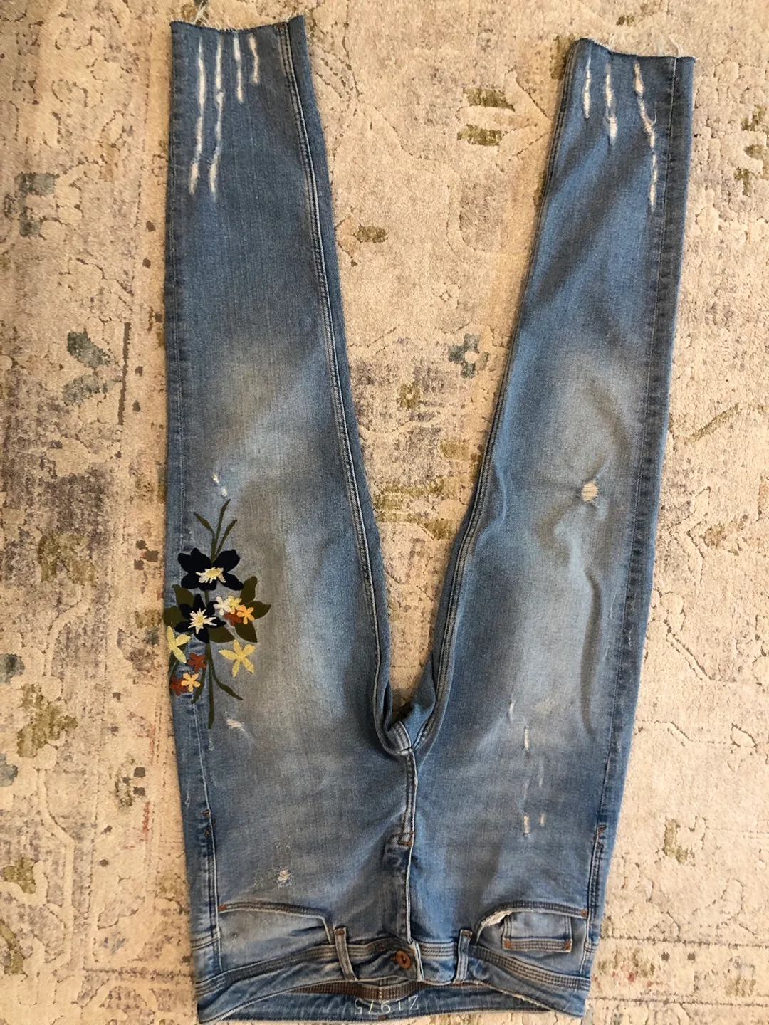 Zara Basic 1975 Denim Jeans - Size 6 thumbnail