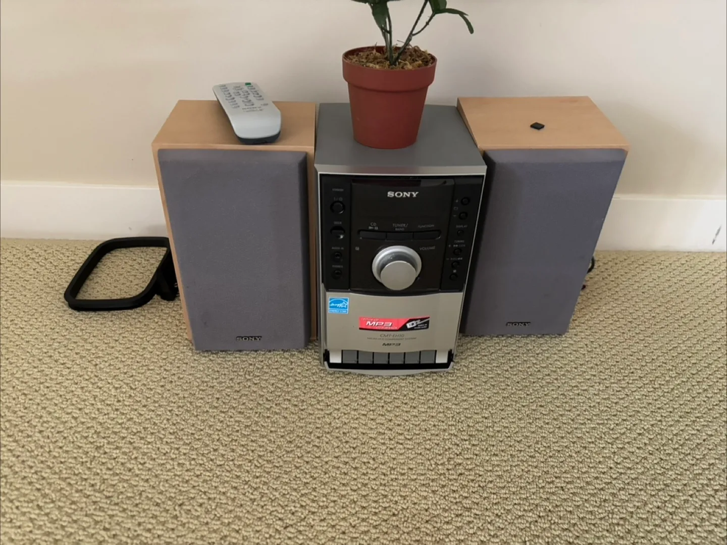 Sony CMT-EH10 Micro Hi-Fi Component System thumbnail