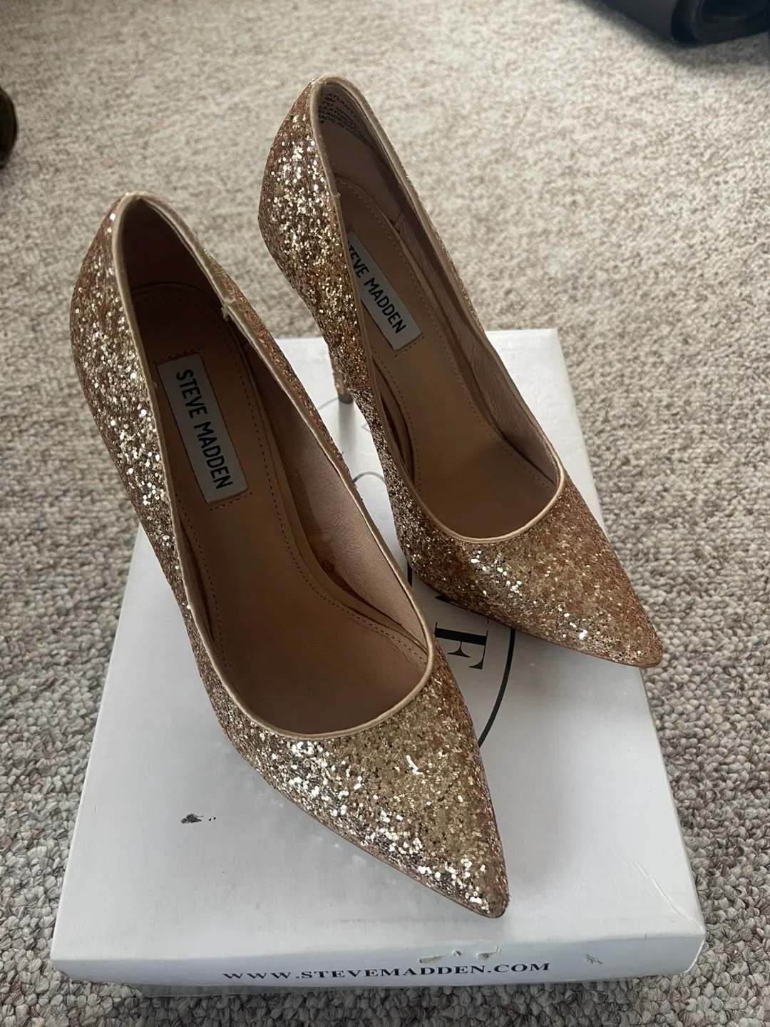 Steve Madden Gold Glitter Heels thumbnail