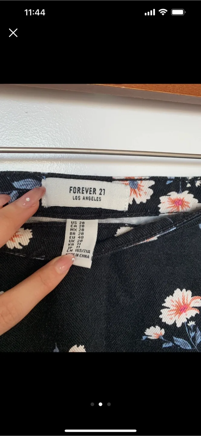Forever 21 Floral Skirt - Size 28 image indicator(2)