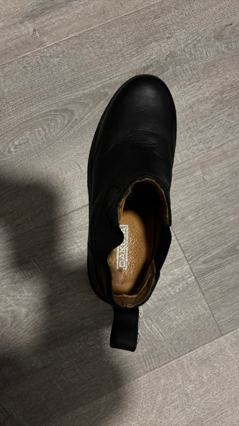 Dakota Black Leather Chelsea Boots image indicator(4)