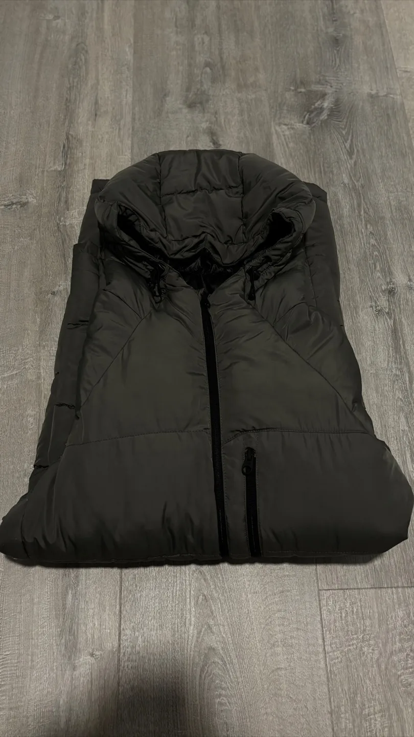Pull&Bear Puffer Jacket - Size L thumbnail