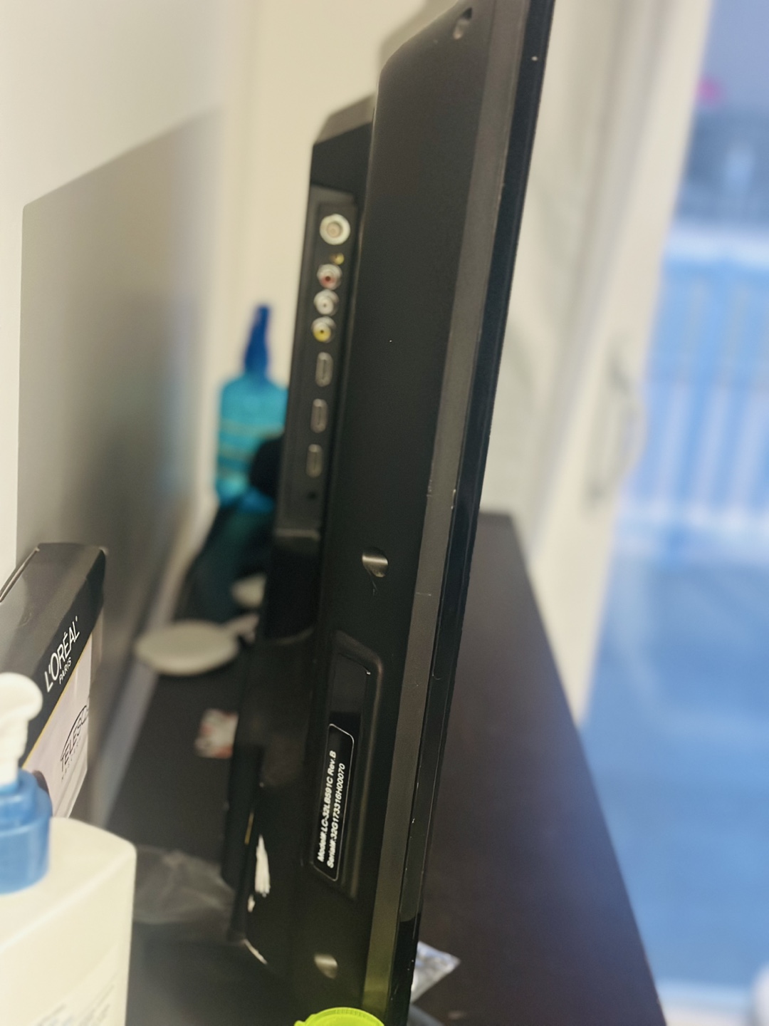 Sharp Roku TV 32" HD 720p - photo 3