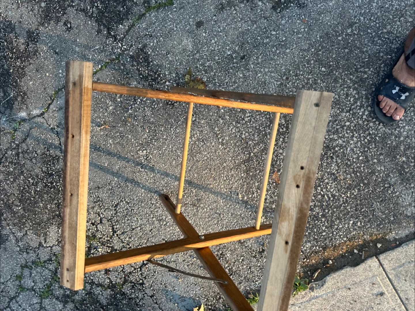 Wooden Folding Table Stand image indicator(3)
