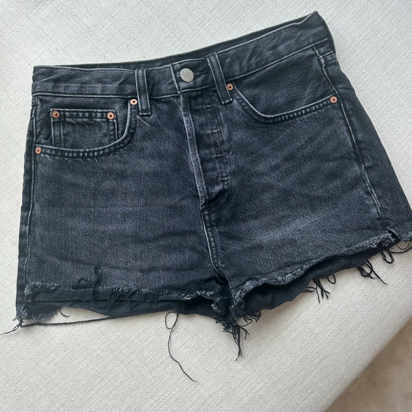 Aritzia Denim Forum Yoko Hi-rise Jean Short Size 26 thumbnail