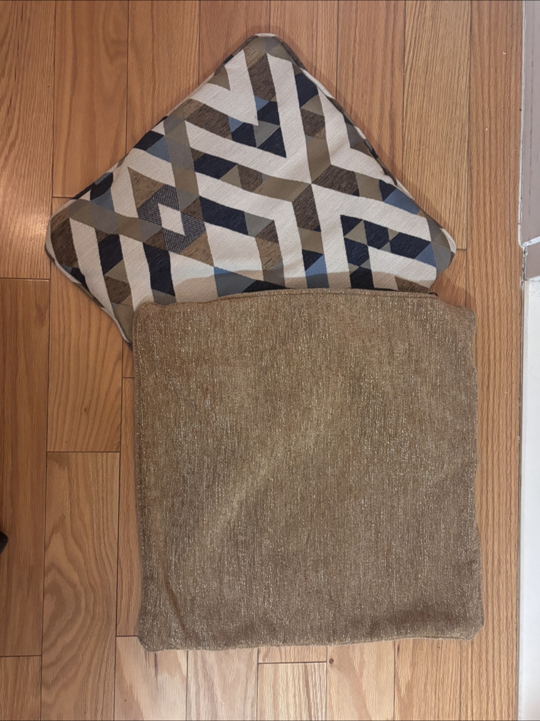Geometric Patterned Throw Pillow Set