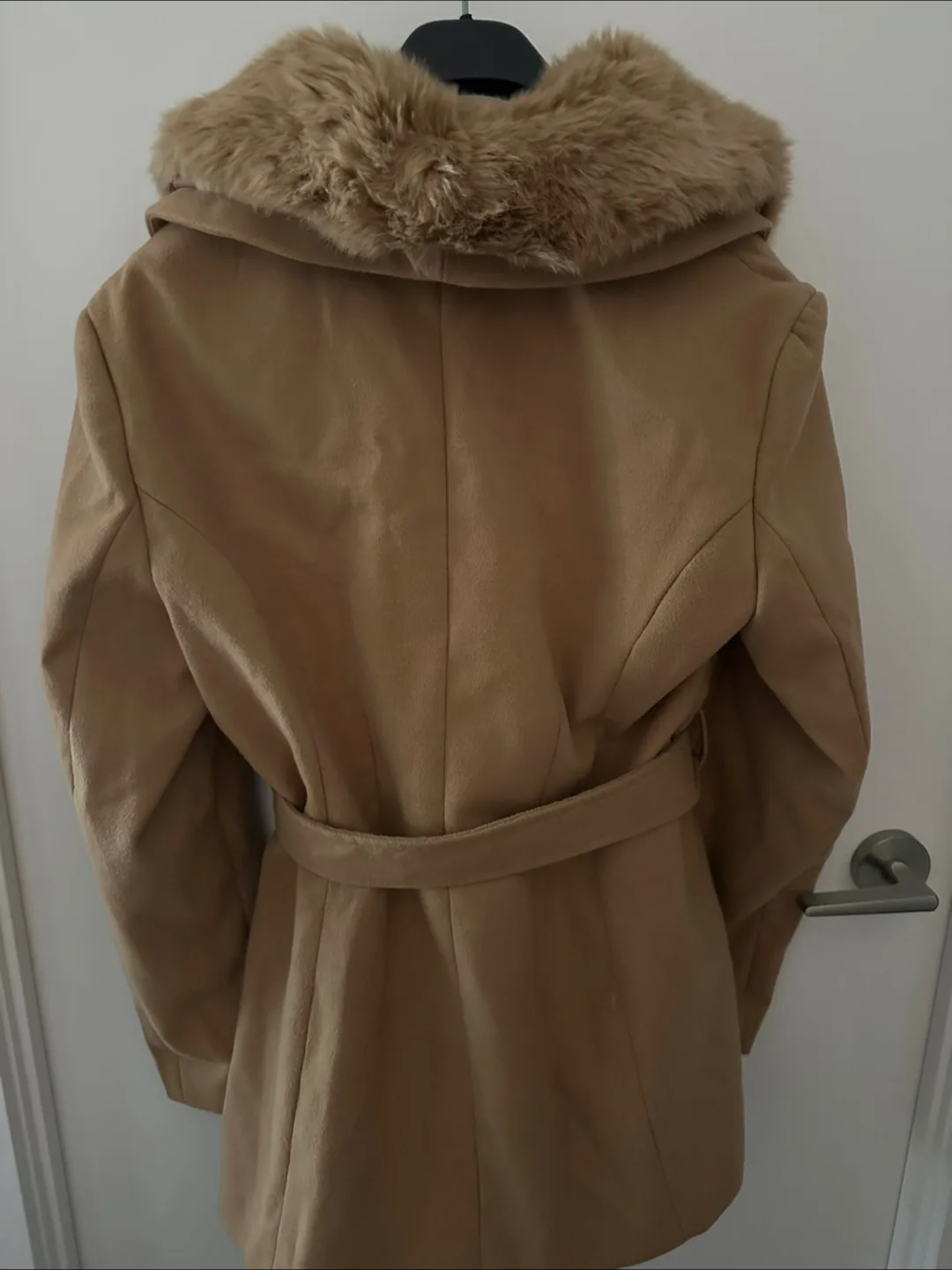 *Like New* Ladies Tan Coat image indicator(4)