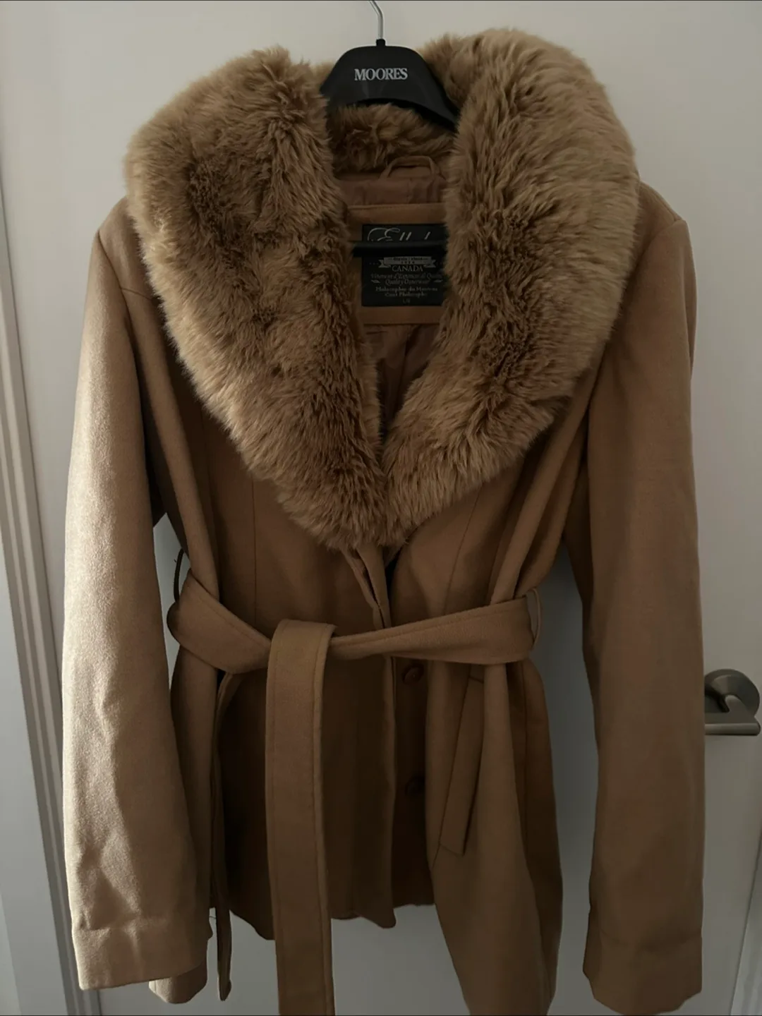 *Like New* Ladies Tan Coat image indicator(3)