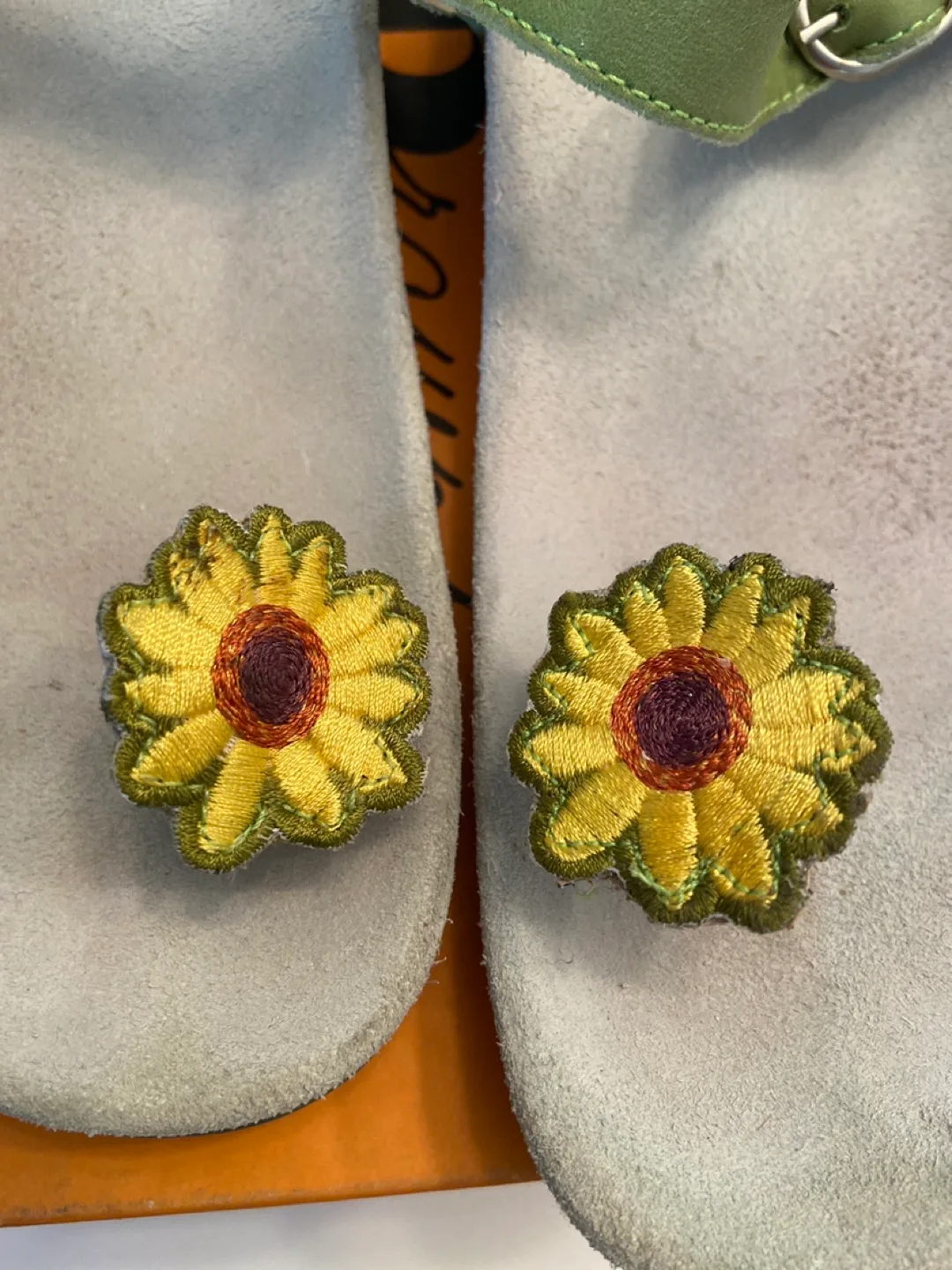 Naot Green Leather Sunflower Sandals - Size 40 image indicator(4)