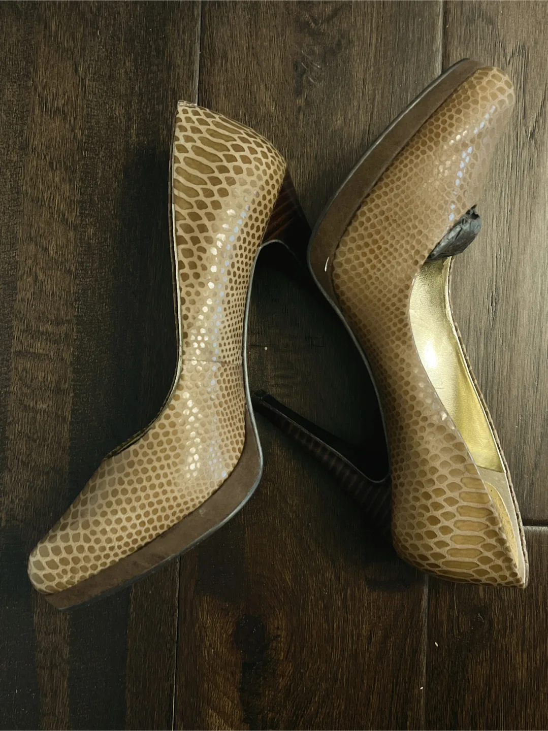 Nine West  real upper leather  pump  Heels excellent condition image indicator(5)