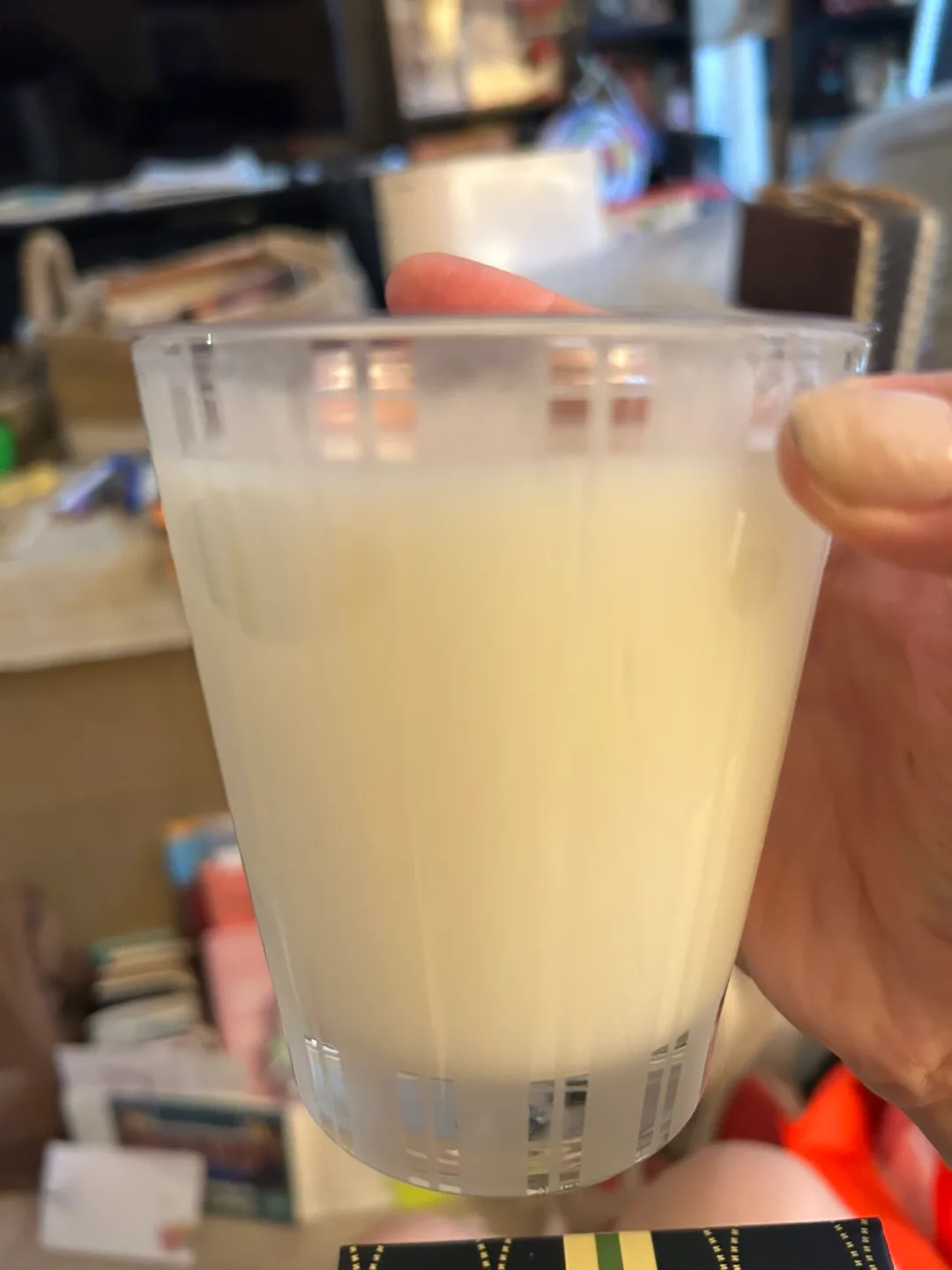 NEST New York Grapefruit Scented Candle image indicator(4)