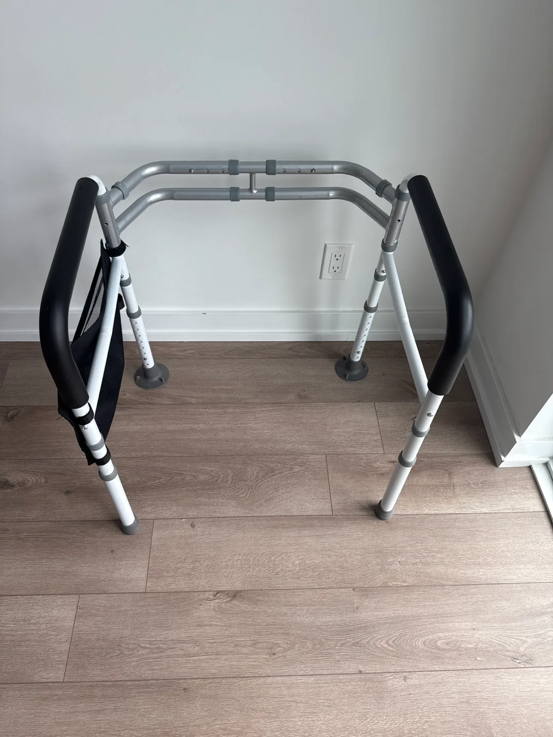 Toilet Safety Frame with Handles thumbnail