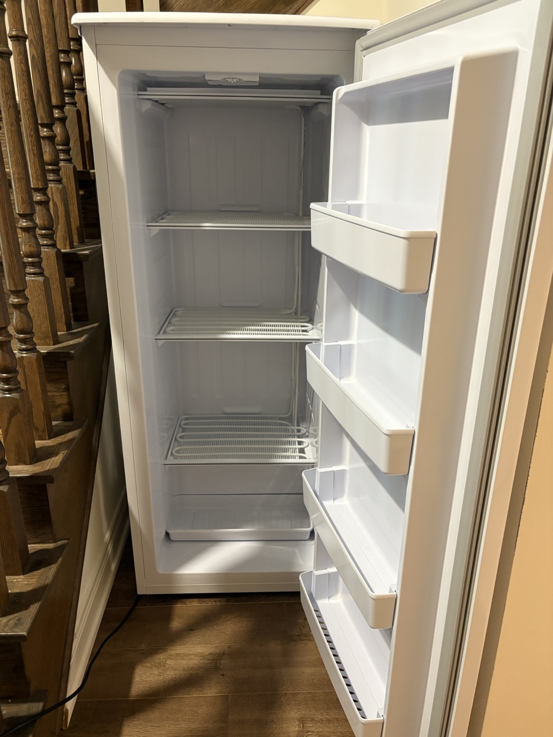Danby Premiere Upright Freezer - White - photo 4