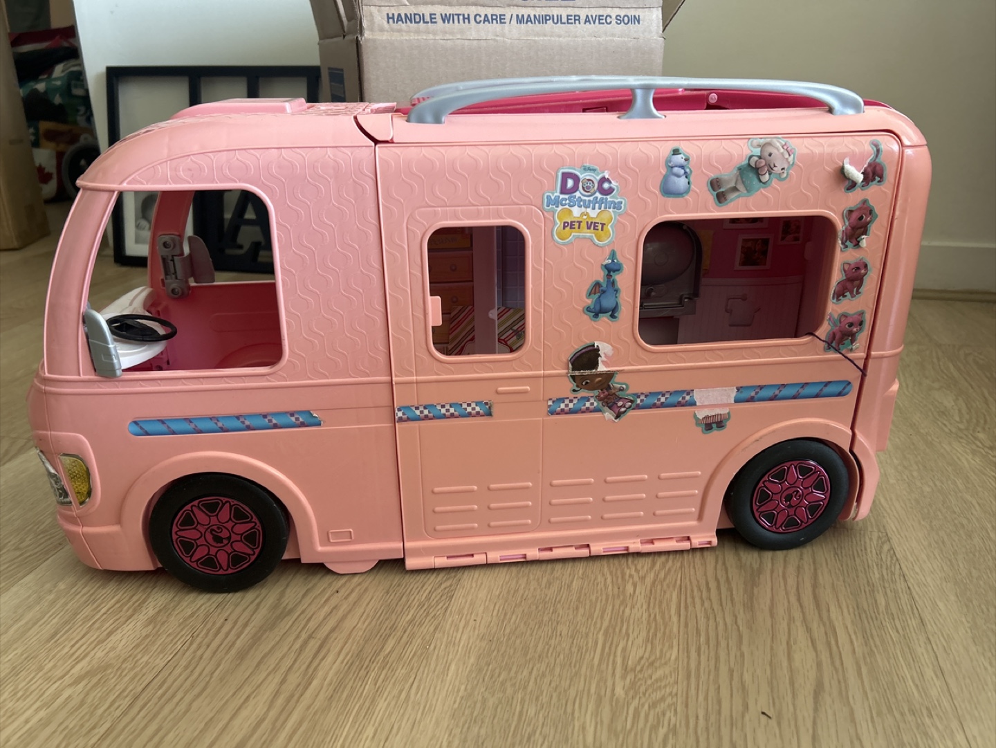 Barbie & Doc McStuffins Pet Vet Camper - photo 2
