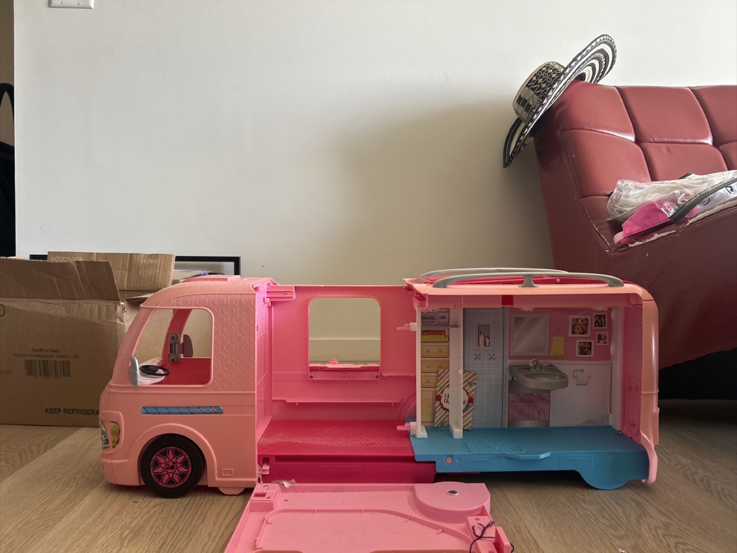 Barbie & Doc McStuffins Pet Vet Camper - photo 4