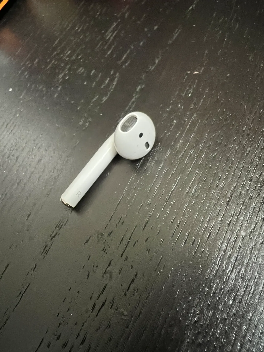 Right AirPod thumbnail