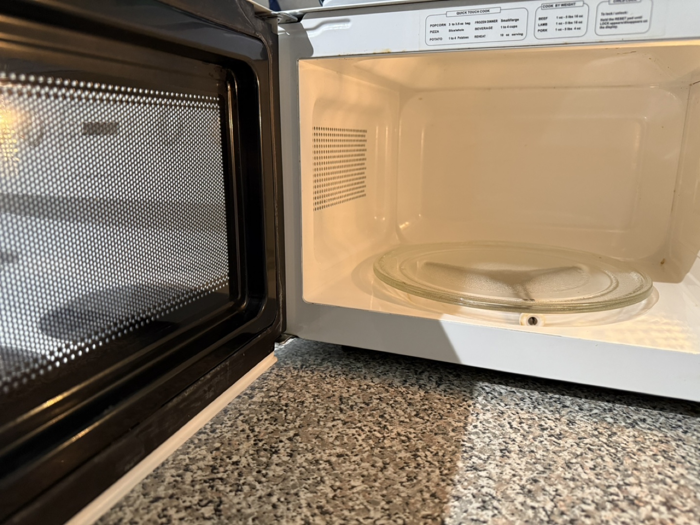 RCA Microwave - White - photo 2