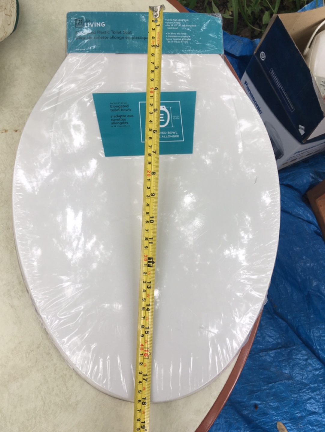 New LIVING Elongated Toilet Seat (College & Bathurst)