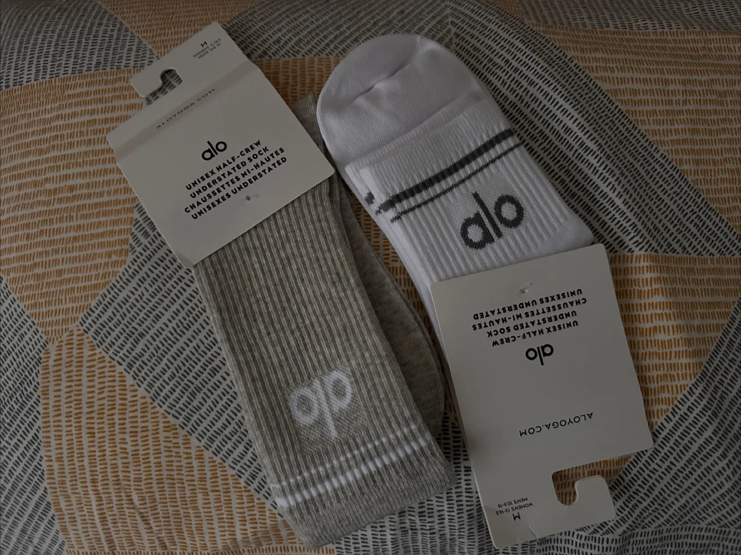 Alo Yoga Unisex Half-Crew Socks, Size M image indicator(2)