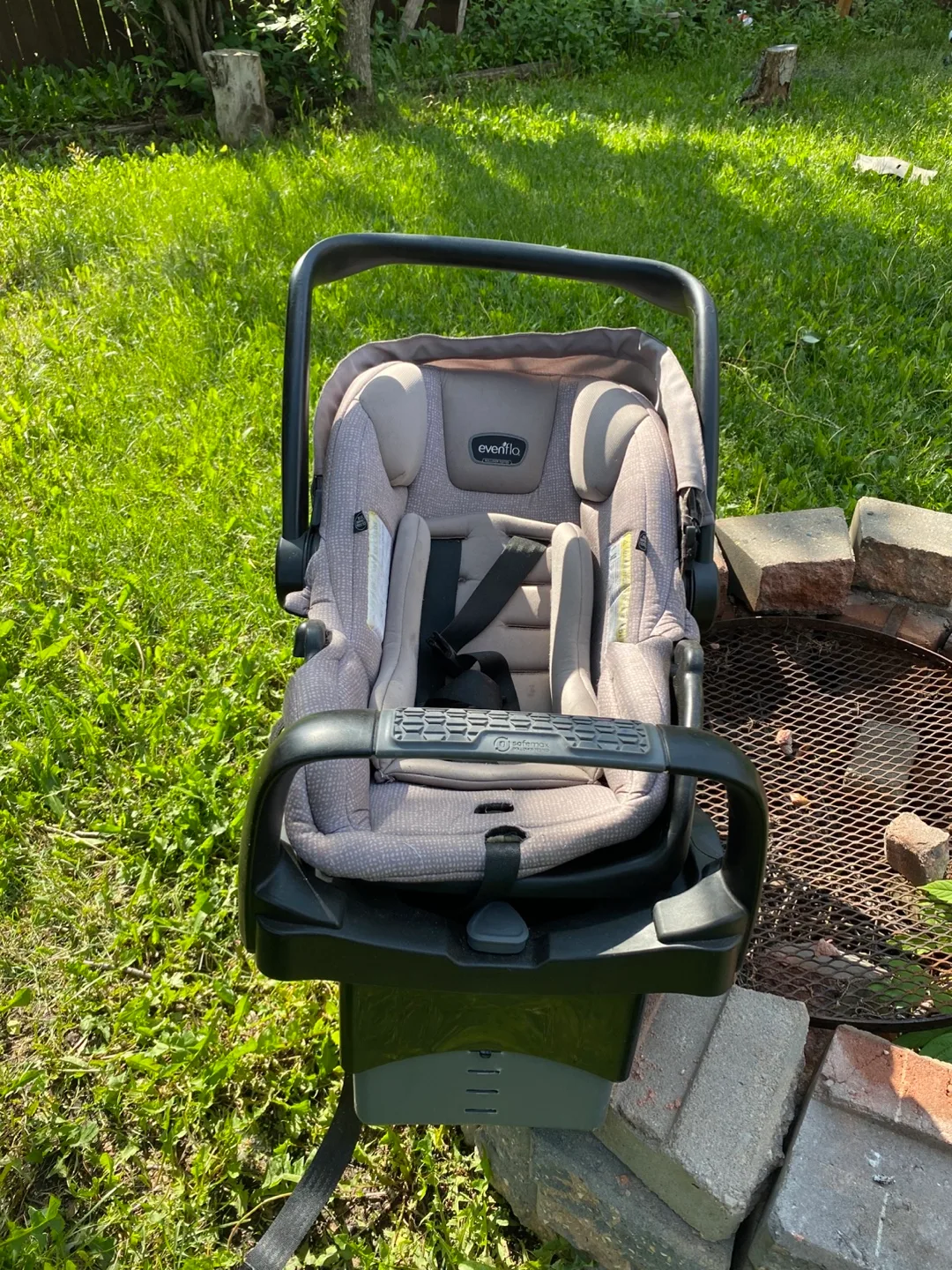 Evenflo LiteMax Infant Car Seat thumbnail
