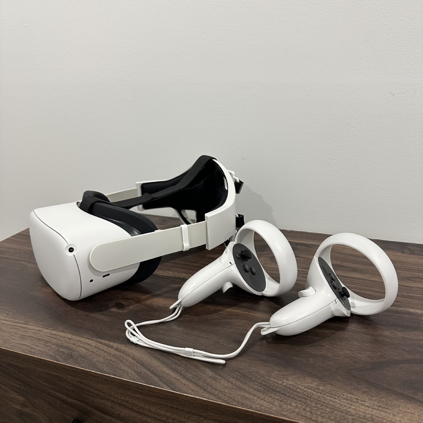 Oculus Quest 2 (with a comfortable strap🔥)