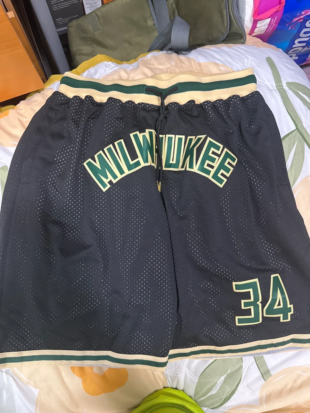 Milwaukee Bucks #34 Mesh Shorts thumbnail