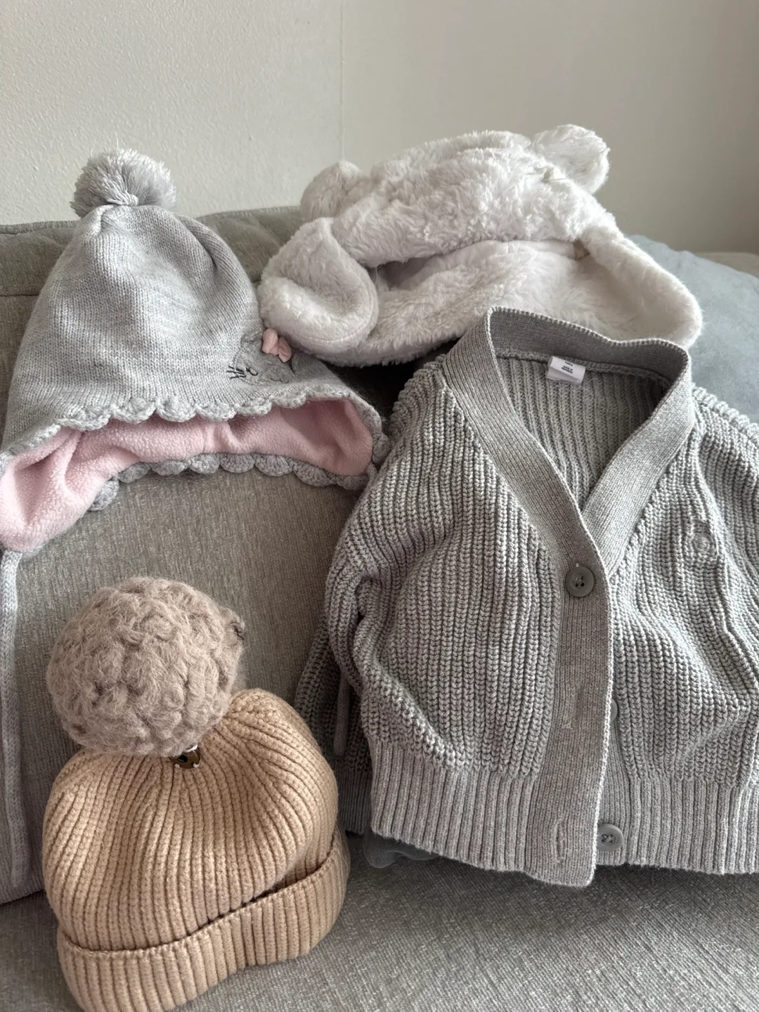 Baby Hats & Cardigan Set - 6-12 Months #freecycle thumbnail