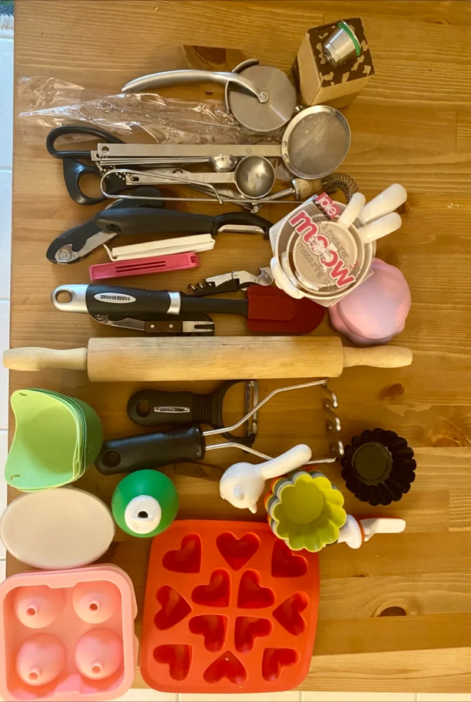 Mixed Kitchen Utensils & Gadgets thumbnail