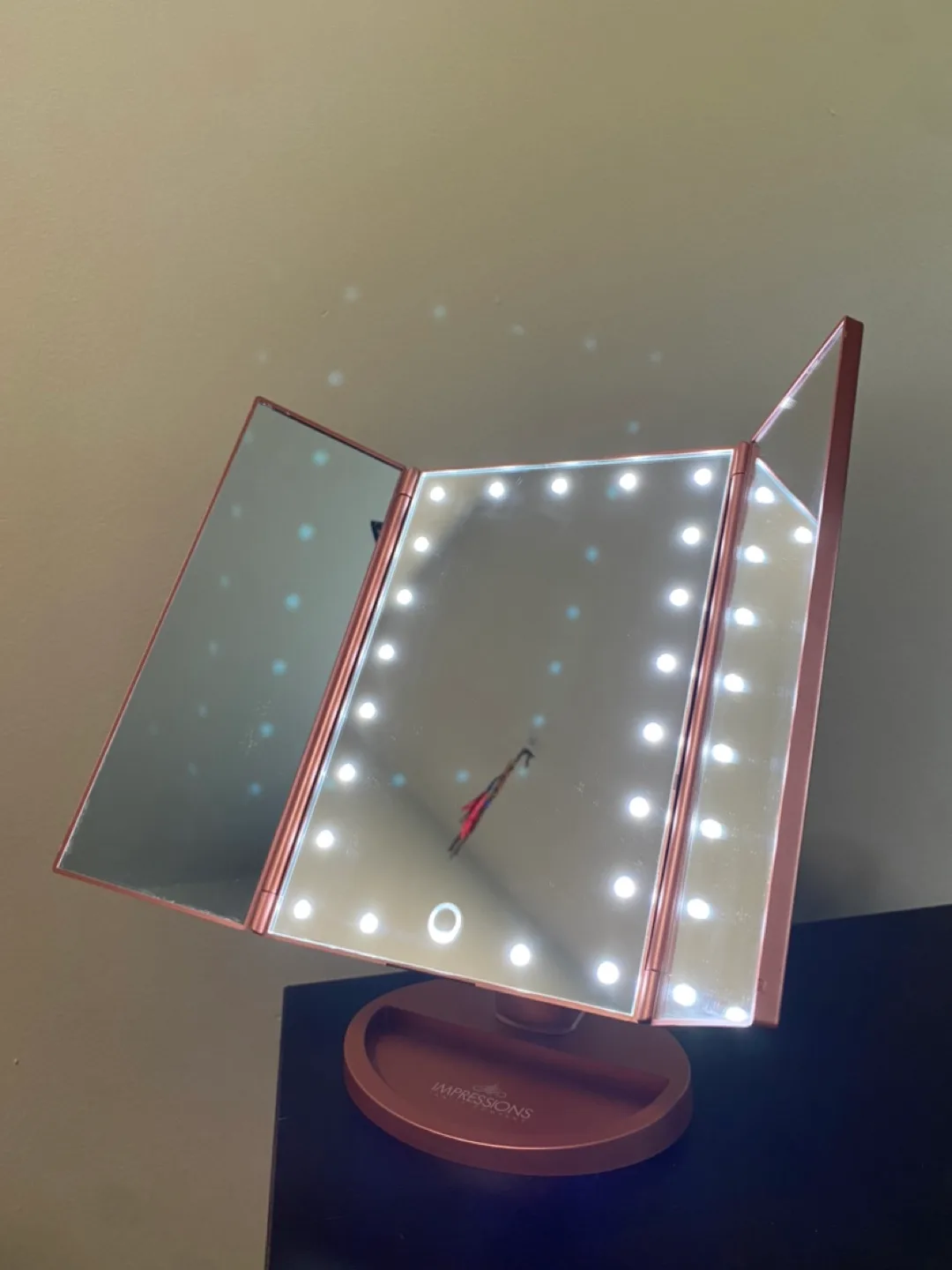 Pink Tri-fold LED Makeup Mirror image indicator(2)