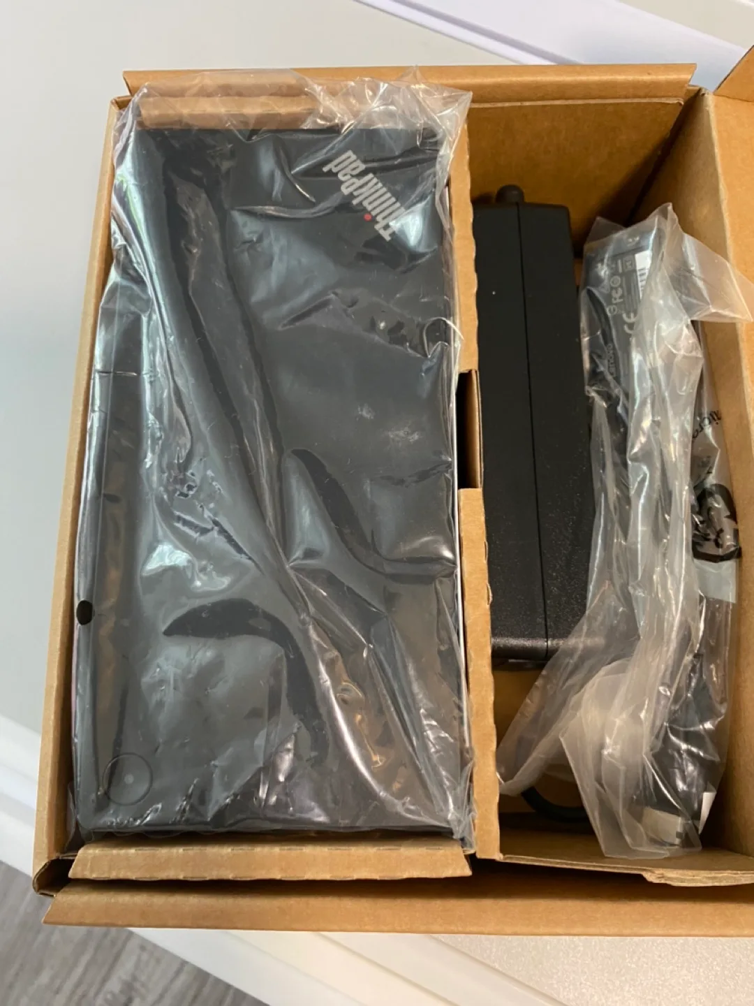 Lenovo ThinkPad Universal USB-C Dock image indicator(8)