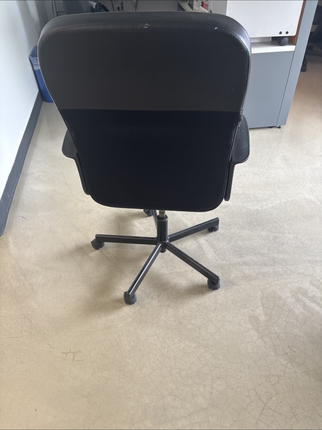 Black Office Chair - photo 3