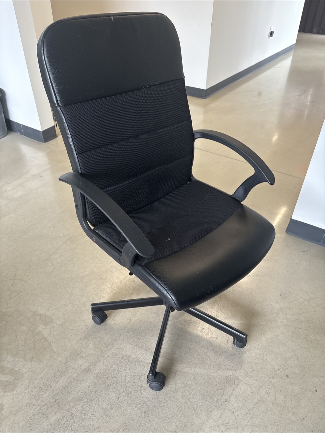 Black Office Chair - photo 2
