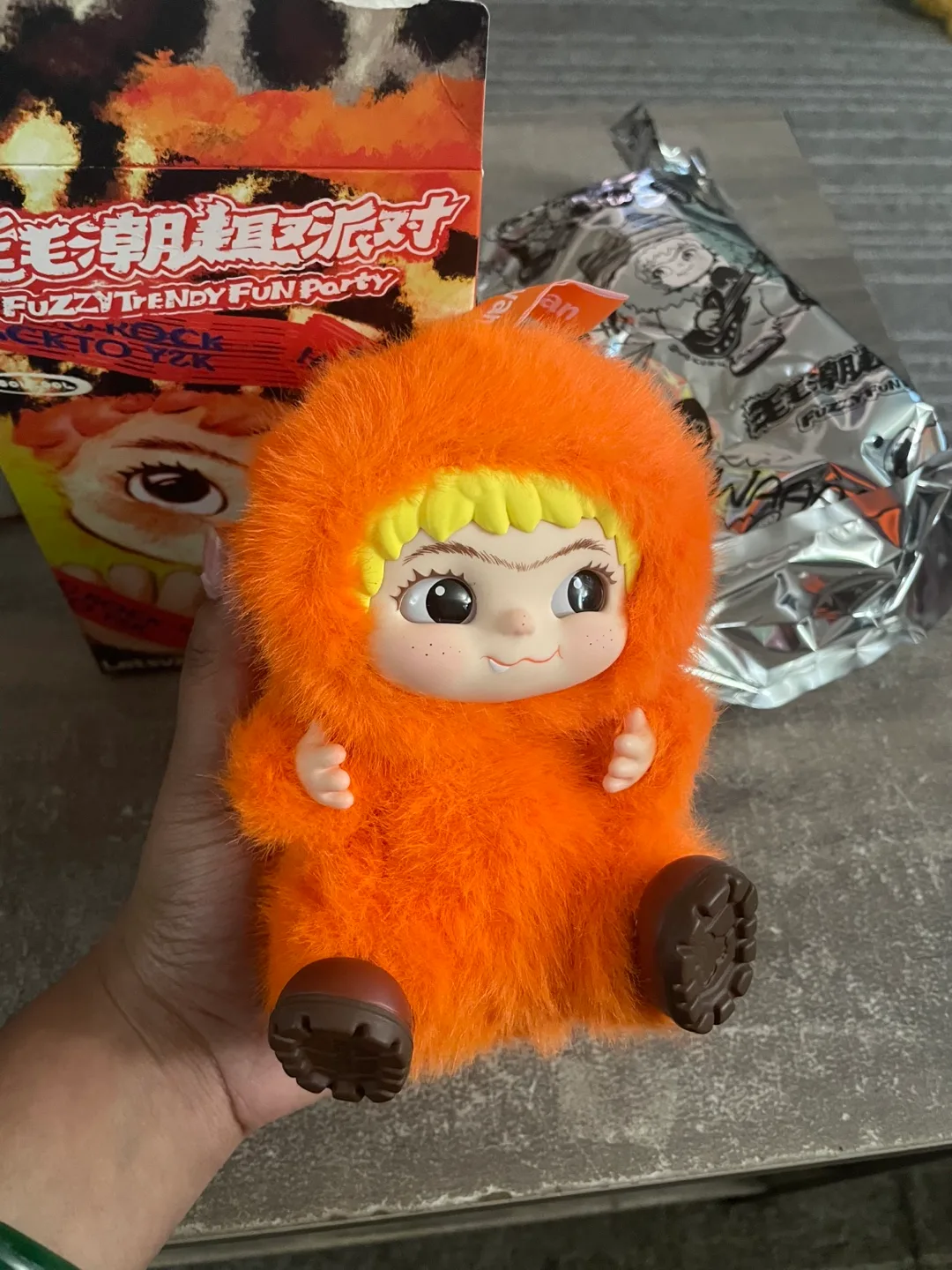 Letsvan Fuzzy Trendy Fun Party Series Vinyl Surprise Box image indicator(2)